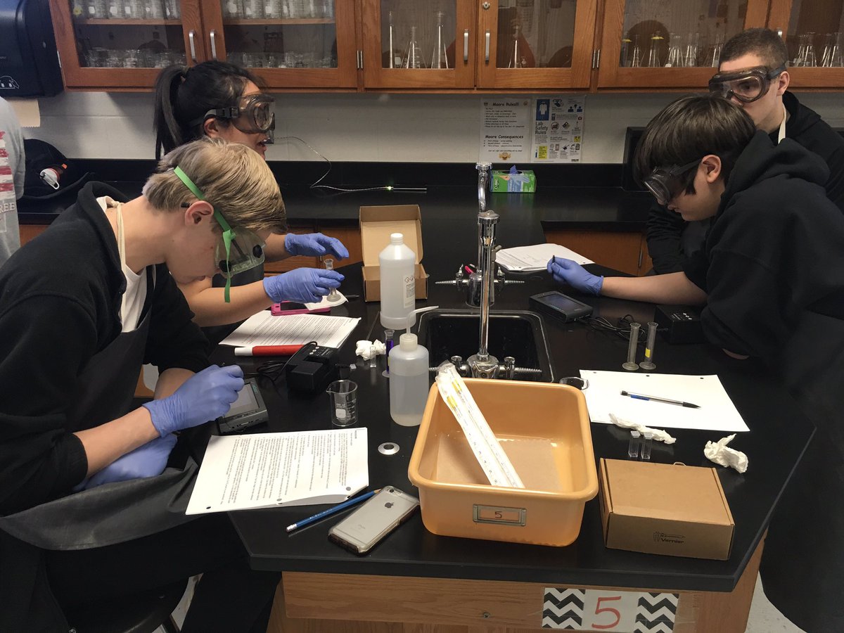 moore_chemistry's tweet photo. Thanks to the Aledo Education Foundation for completing our class set of Vernier LabQuest 2 data collection devices! #teamsof2 @BearcatsofAledo @AledoEdTech @AledoISD https://t.co/Bb4CKjqYv3