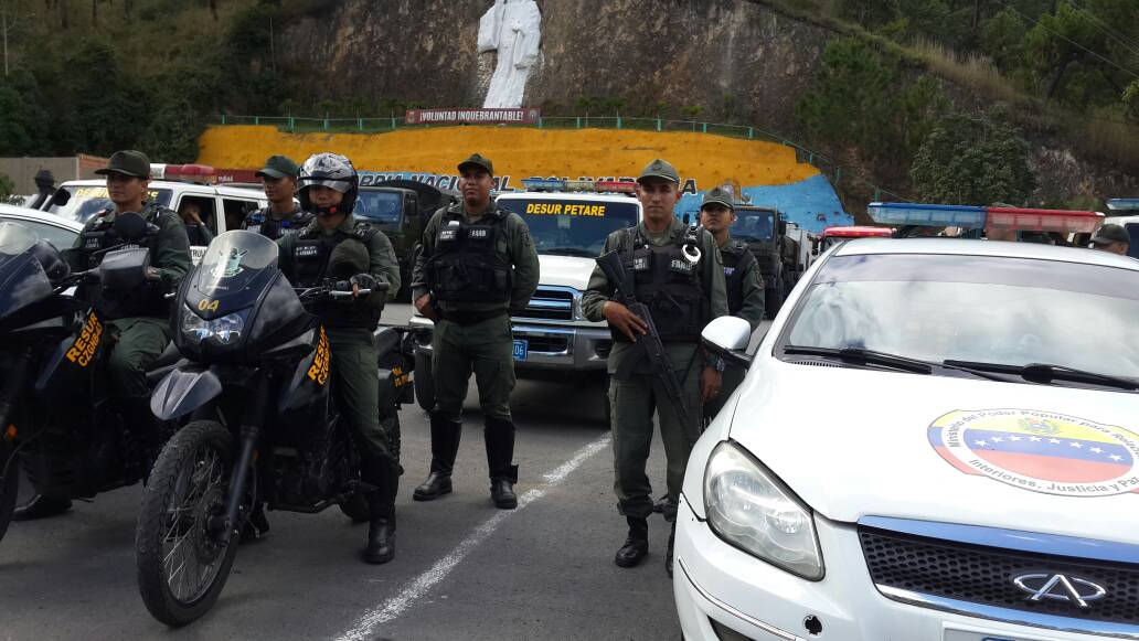 vipreseg's tweet photo. #31Ene | A través de los Cuadrantes de Paz los cuerpos de seguridad del Estado garantizan el bienestar del pueblo venezolano #TodosQueremosDiálogoYPaz https://t.co/fadiDNdU6b