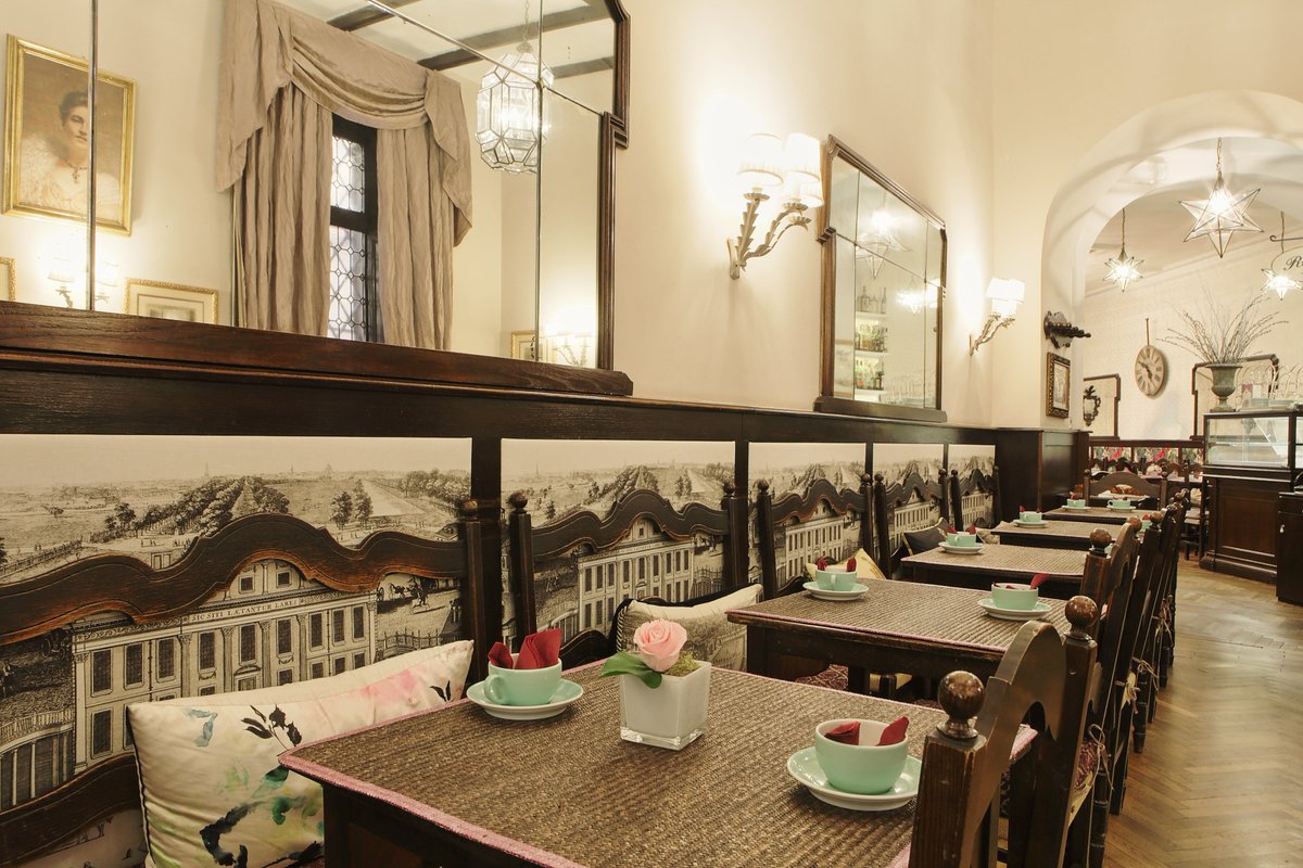 ValentiFerraro's tweet photo. Il rito del #tè inglese in un luogo ricco di fascino ed eleganza. Questo è Babingtons a #Roma. Da 125 anni. Ve lo raccontiamo nel post. #babingtons #tearoom #Rome
@tania_mauri @Babingtons_Rome @BeatriceMencatt
https://t.co/lWk6bfShcw https://t.co/bCp8wVd5r4