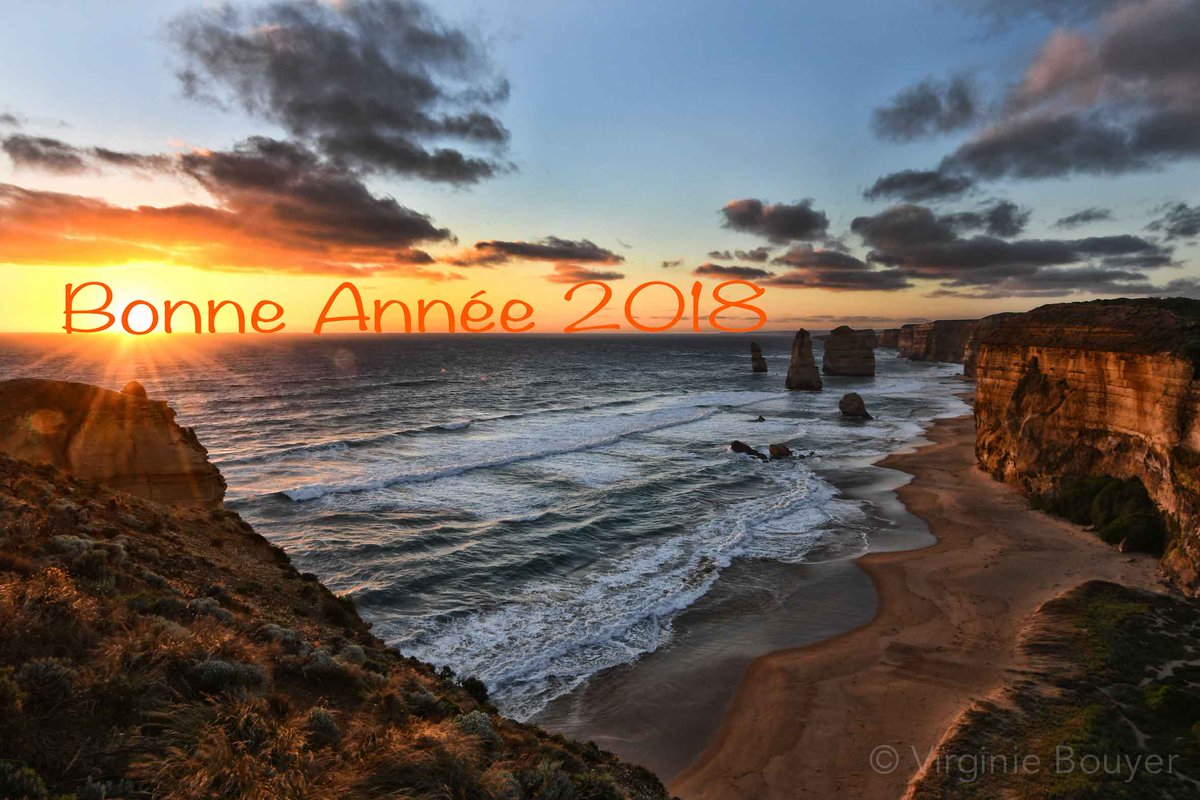 Il est encore temps (ouiii jusqu'à ce soir🙂) de vous souhaiter une très bonne année 2018 avec de belles choses à venir, et qui sait un horizon commun peut-être😉
Je suis de retour derrière l'objectif après une coupure de quelques mois pendant laquelle ma fille a vu le jour.
seeu