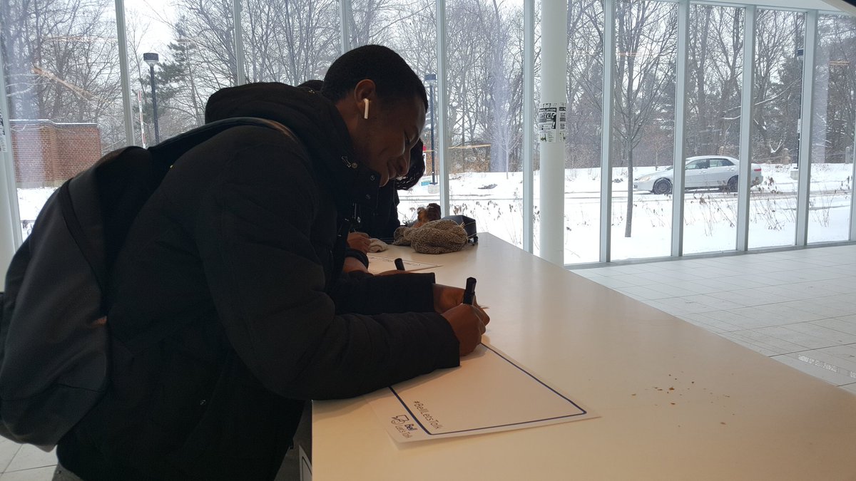 GLCounselling's tweet photo. Thank you @GlendonCampus students for participating in #BellLetsTalk #BellCause today!! Ensemble nous pouvons mettre fin à la stigmatisation! 😃 https://t.co/nljvITiK3L