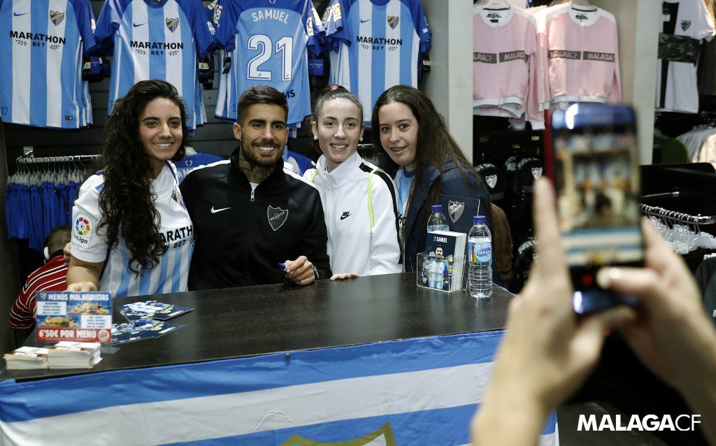 MalagaCF_en's tweet photo. FANS| 📸 @samuel7garcia: "You always want to be with those who love you, with your people" 😍 #WeLoveSamu💙 #WelcomeSamu https://t.co/PKSeKOZ3oJ