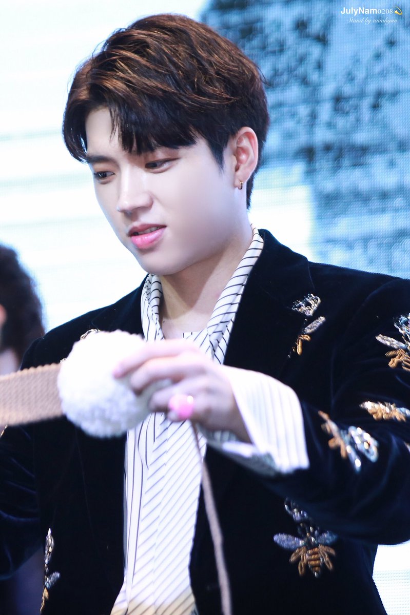 JulyNam0208's tweet photo. #우현 이월 도 행복❤️❤️❤️❤️ 

#인피니트  💕💕💕 https://t.co/joV7hg9CgZ