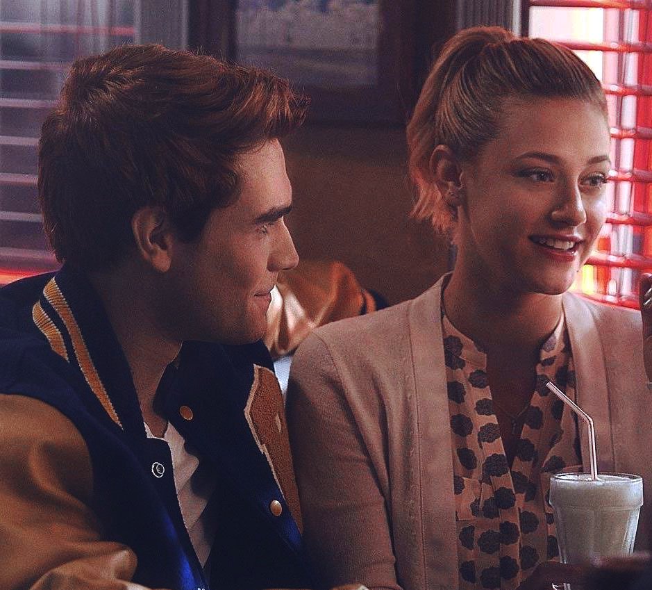 marlambily's tweet photo. We get it, you're in love😍
#Barchie https://t.co/EJvVne4nCH