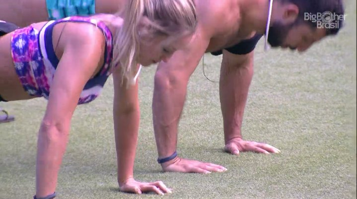 iagopaxlo's tweet photo. Kaysar fazendo flexão junto com a Jéssica e contando: "um, dois, QUARENTA E QUATRO" resultado: os dois morrendo de rir hahaha! #BBB18 https://t.co/yLQkgqJjqL