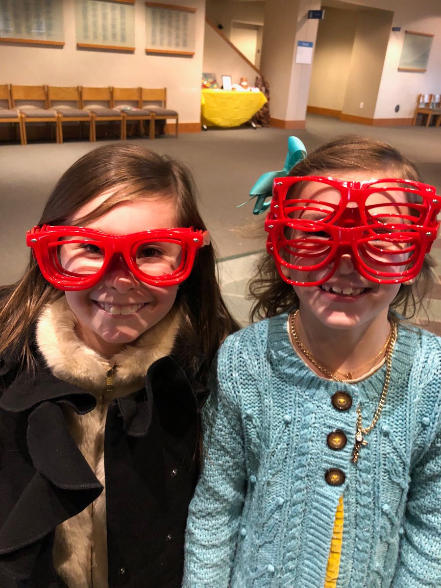 tmlahuis's tweet photo. #redglassesmovement https://t.co/HocEw84qEC