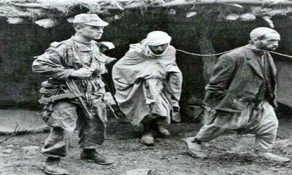 abdullahciftcib's tweet photo. Fransa Cezayir'in 1954'te Cezayir bağımsızlık mücadelesinde 1,5 milyon insanı katletti.

Fransa'nın Cezayir Soykırımını TT yapmak için aynı anda bin kişinin atacağı Tweetin içinde #FransaCezayirSoykırım olması gerek.
Saat 22:45 te aynı anda başlayalım.
Var mı bin kişi? https://t.co/5BzyVPUUil