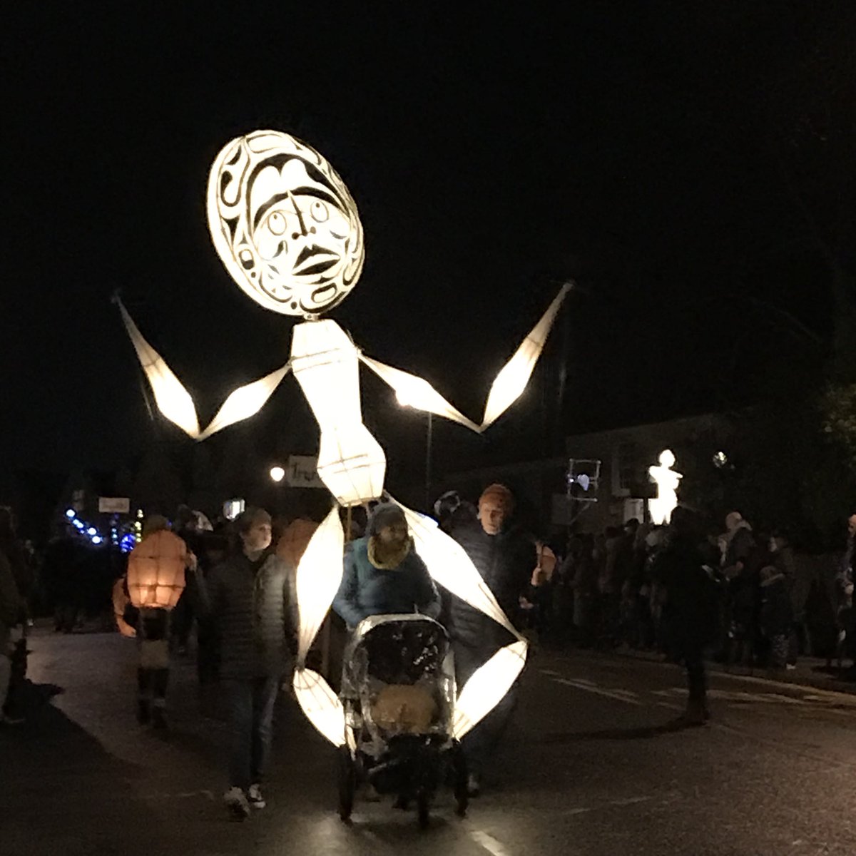 Trurocol's tweet photo. More than *700* lanterns are passing through #Truro right NOW. Where are you watching?@CornwallLive @piratefm @VisitCornwall @TruroBID @TruroCC @VisitCornwall #yourCOL #cityoflights #community https://t.co/VOZWAsjzik