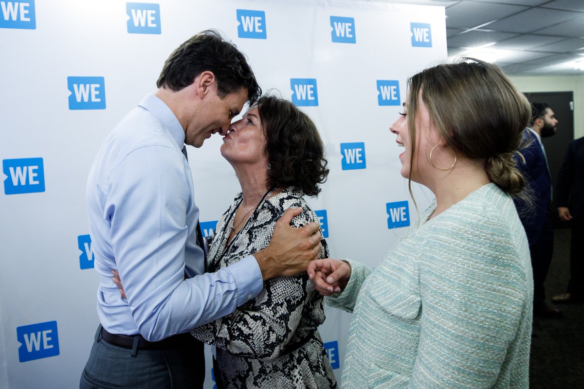 JustinTrudeau's tweet photo. À une époque où il était encore plus difficile de le faire, ma mère Margaret parlait avec courage de ses problèmes de santé mentale. Sa force a été pour moi une source d’inspiration. Partagez pour aider d’autres personnes à briser le silence ou à obtenir de l’aide. #BellCause https://t.co/nKRXLhloFG