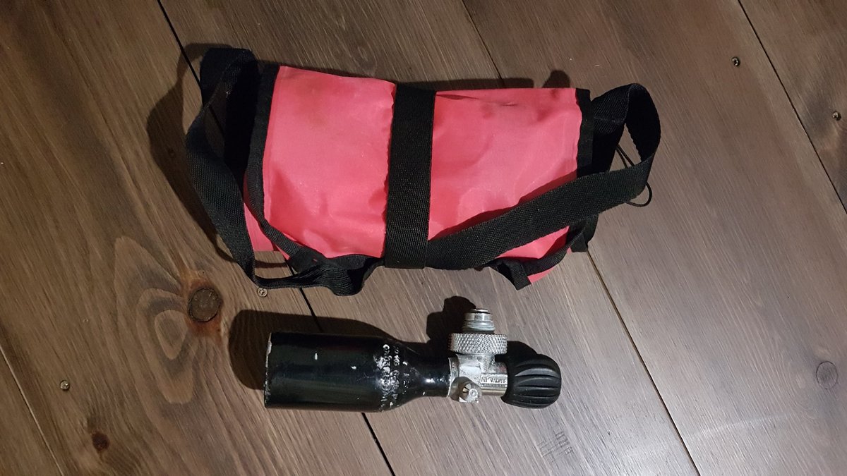 OxScubaDiveClub's tweet photo. Kit sale at the clubhouse this Friday (after the pool session). All welcome - bring your spare diving stuff! https://t.co/U3zoAVuqYP