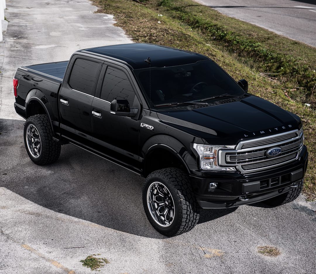 UltimateAuto_'s tweet image. F-OneFifty | Lifted 6” and riding 22” @GRID_OFFROAD  wheels | @JLAudio sound system | Escort Inc. Radar defense system | Train horn and more! #UltimateAuto #F150 

ultimateauto.com