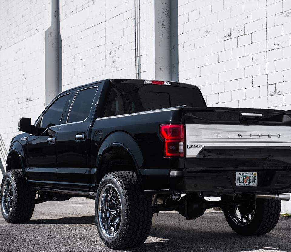 UltimateAuto_'s tweet image. F-OneFifty | Lifted 6” and riding 22” @GRID_OFFROAD  wheels | @JLAudio sound system | Escort Inc. Radar defense system | Train horn and more! #UltimateAuto #F150 

ultimateauto.com
