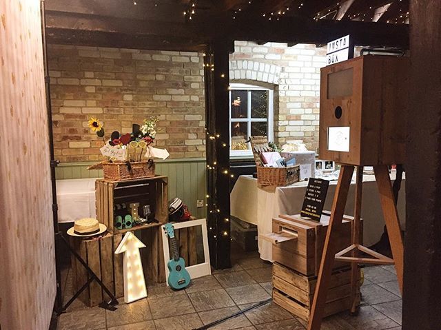 instabox_tweets's tweet photo. Our new set up at @coolingcastlebarn last night - it fits in so well 😍 https://t.co/dbIct29d2E https://t.co/8qOK90CSkd