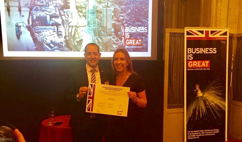 AntoniaRomeoUK's tweet photo. Excellente soirée avec @tradegovukFRA chez HMA Paris @EdLlewellynFCO, recognising collaboration, performance &amp; the 'DIT Spirit', with DIT Western Europe teams #DITwec #OneDIT https://t.co/PnGPCIh4uR