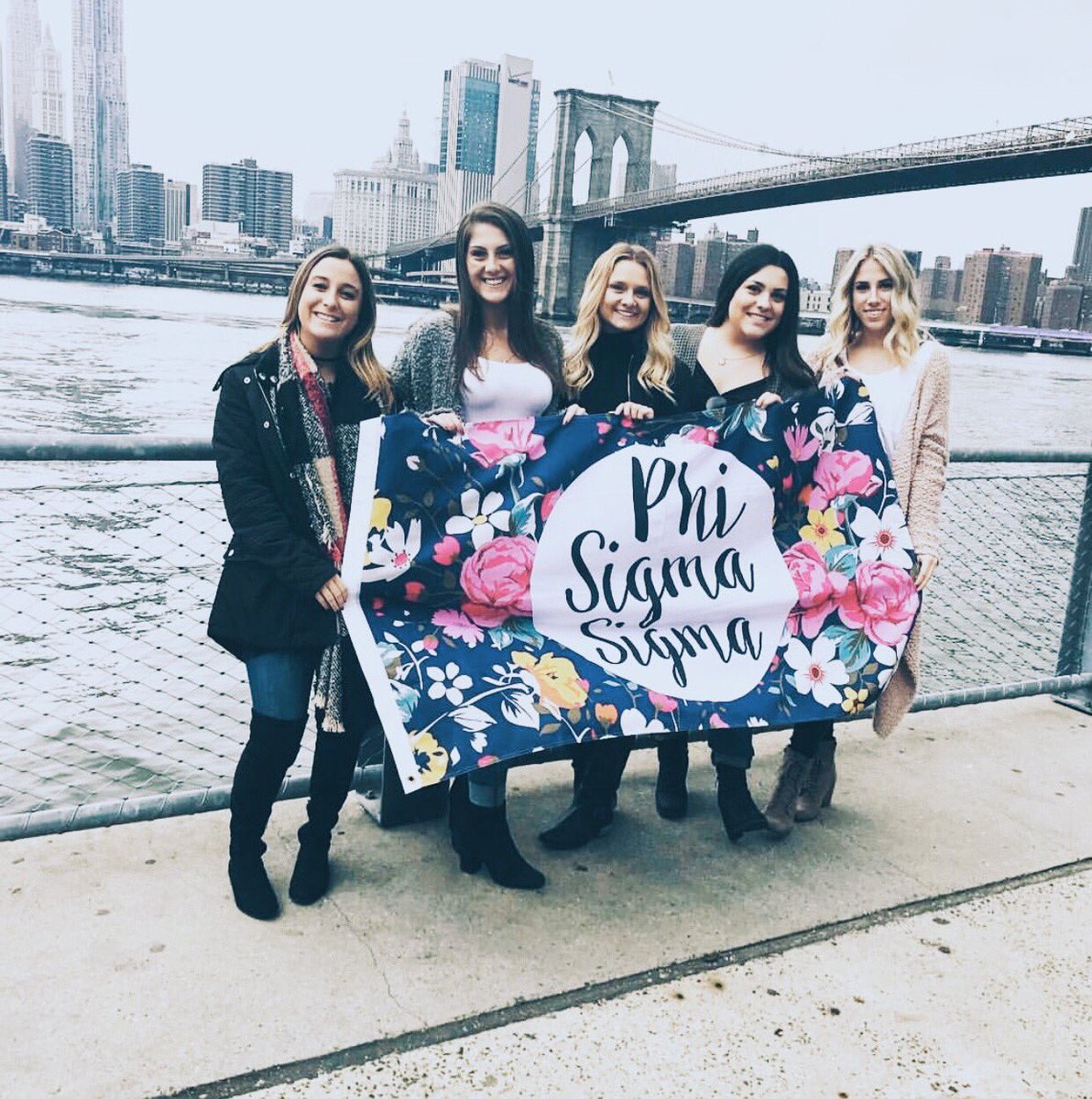 SJUPanhel's tweet photo. And our last #SororitySpotlight shines on Phi Sigma Sigma! The sorority that aims high &amp; loves all 💙🌹 Meet them this weekend at Recruitment! https://t.co/UZlK5Omvov