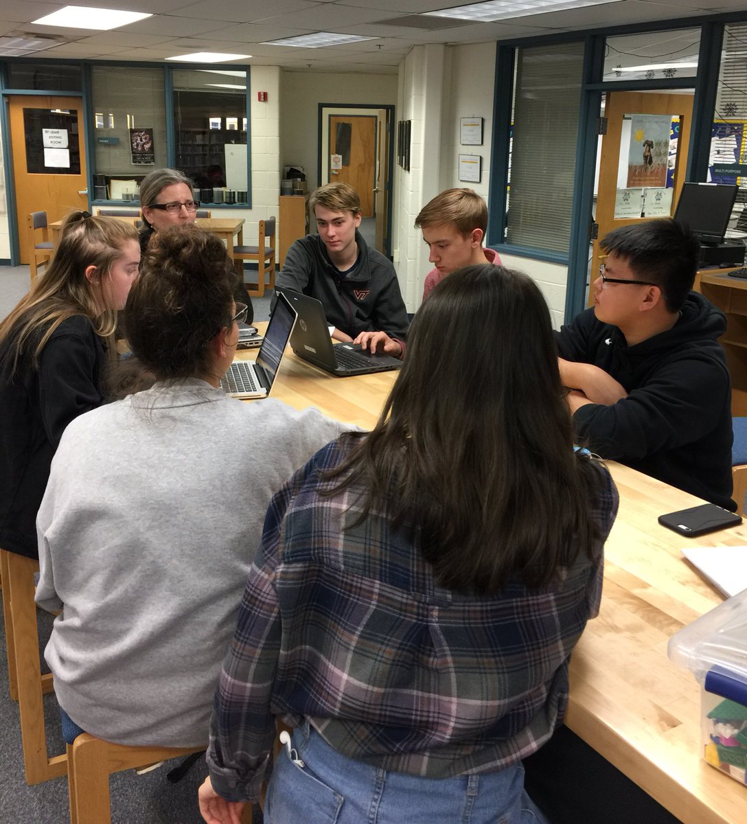 RobinsonLibrary's tweet photo. Ms. Heath’s students apply advanced keyword searching skills taught by Ms. Scott, conference with her, read and add sources to @noodletools #booleanoperators #strategy https://t.co/thz0c2xSPG