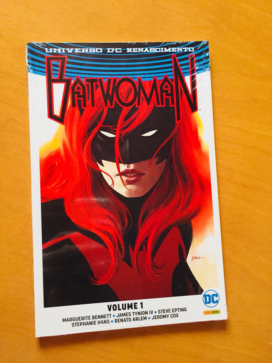 folkzswift's tweet photo. Galera a Panini lançou a hq da Batwoman, que além de ser uma grande heroína é uma personagem lésbica assumida, isso é uma coisa maravilhosa. Se vocês pudessem ajudar, pois assim a Panini sempre iria publicar materiais de heroínas e iria investir também nos personagem lgbt da DC🌈 https://t.co/Ct88C3os7c