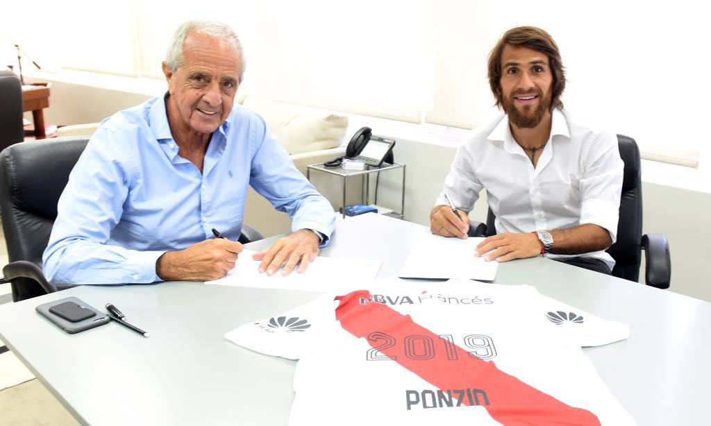 LeoPonzio_ok's tweet photo. Qué lindo seguir siendo parte del más grande! Muy feliz de renovar hasta junio del 2019!⚪️🔴⚪️ https://t.co/1TyWdmN2BS