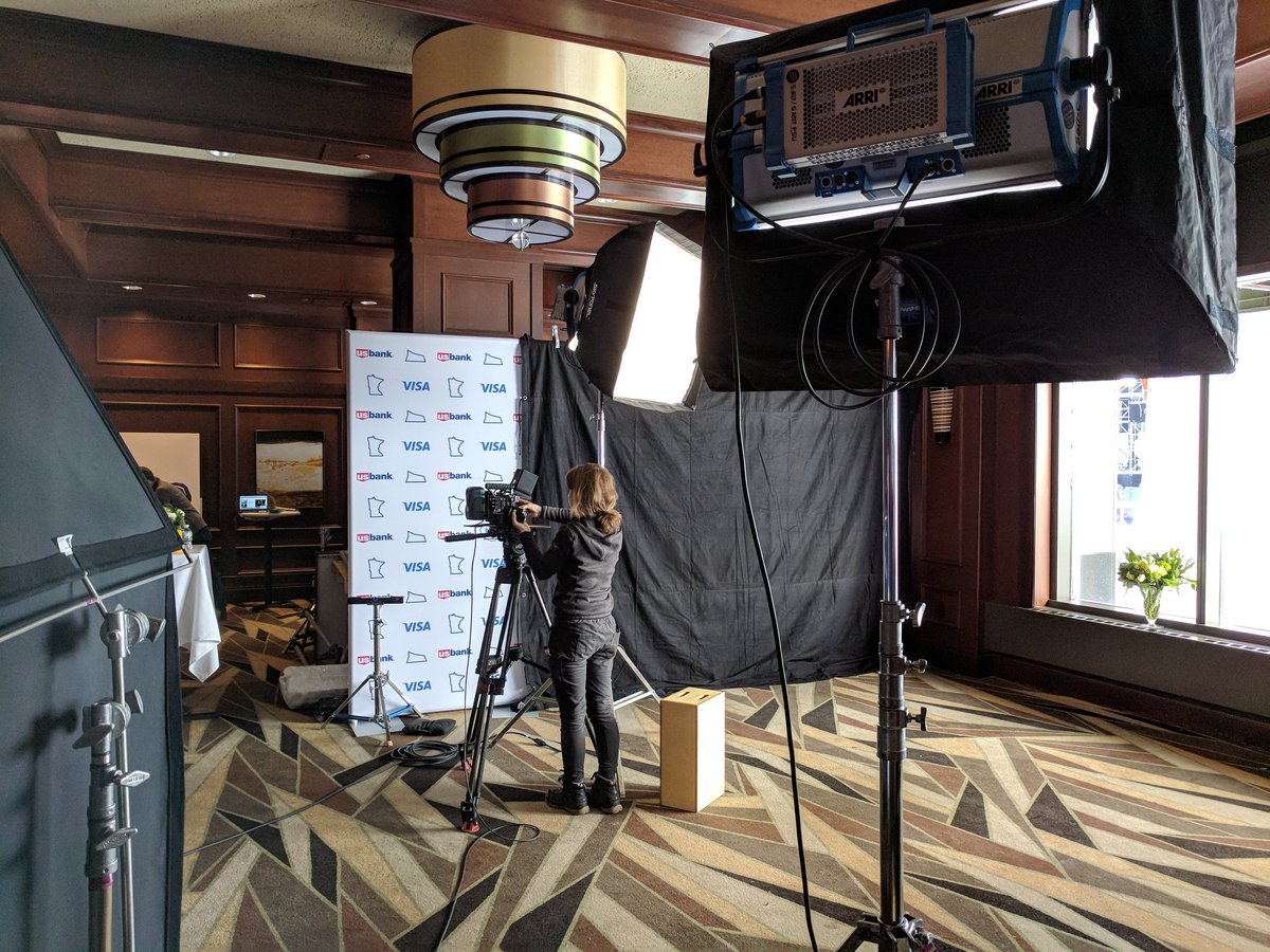 Chris_Casey4's tweet photo. Fun start to the week at the Super Bowl!Make sure to tune in to NBC before the Big Game on Sunday to see our stories with Ahmad Rashad! @usbank #USBankFutureLeaders #SBLII https://t.co/hj3rczZVzZ