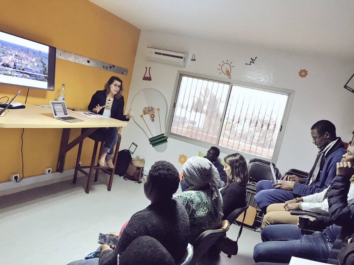 JohannaN_'s tweet photo. #HackEdu 🔺J-3 ⏰ Séquence de partage et brief méthodo avec les mentors dans la bonne humeur, une équipe de choc qui se prépare pour samedi! 🤗 #EducationsEnPartage #ReadyToHack 👏🏽👾 https://t.co/la7y95kU7o