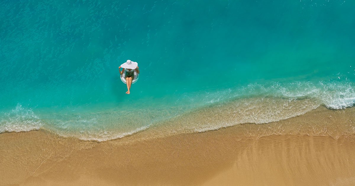 WestJet's tweet photo. Save 15% on Econo and Flex base fares from Canada to select trans-border and international sun destinations. https://t.co/gbO3WXm12Q Hurry, offer ends today! Book by January 31, 2018 (9:59 p.m. MT). Travel now - June 22, 2018. Blackout dates vary. ✈️ #WestJet https://t.co/b8yKOsLjyH