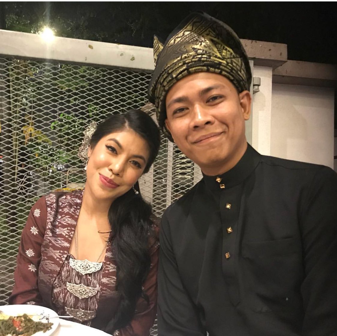 Umieaida's tweet photo. My beautiful little sister is getting married this week !!! I can’t believe that somebody is actually crazy enough want to join this family 😂 Love both of you @bettyrahmad @ardydamis #bettyanddamis #berinai #konsep #saloma #pramlee #klasik https://t.co/Eunwh7epjV