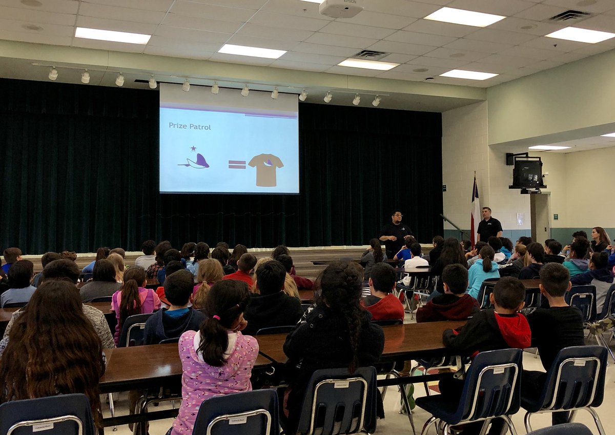 BLECounseling's tweet photo. Our #futurestingrays are learning about Vale. #middleschoolrocks @NISDLewis @NISDVale @NISDCounseling #NISDInspired #LewisInspired https://t.co/cd6X0T5KxM