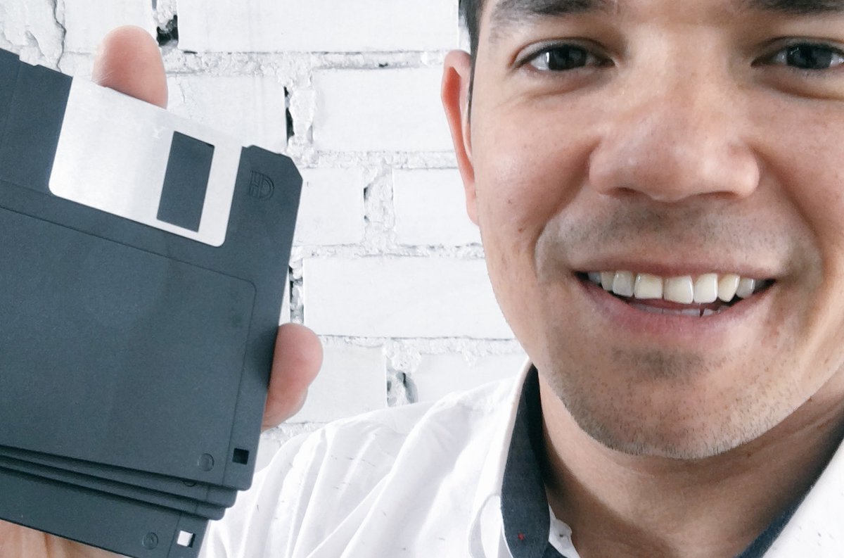 juliovalenciamx's tweet image. Lo que me encontré 💾 dos tres morros no saben qué es #Floppy #Disket