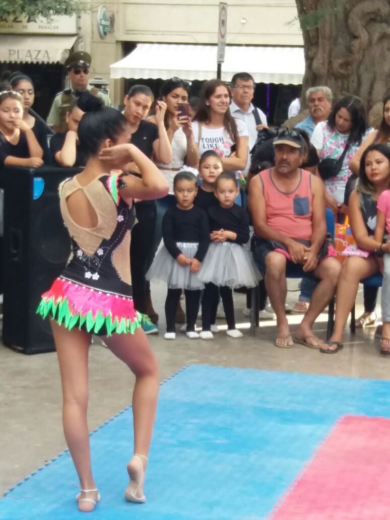 funfamilias's tweet photo. #Copiapó: Todo un éxito resultó la "Gala de Verano de Fundación de las Familias 2018", la que organizó el Centro Familiar de Copiapó y, que se realizó la tarde de ayer ante los ojos de la comunidad en Plaza de Armas. https://t.co/h9vXIj0PlR