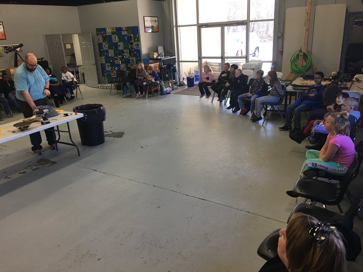 sdixon66's tweet photo. Learning about sound, electricity, and magnetism with Mr. Staggs!  Wonderful day of hands on learning @FSExploratorium. https://t.co/rnbb6fbb2f