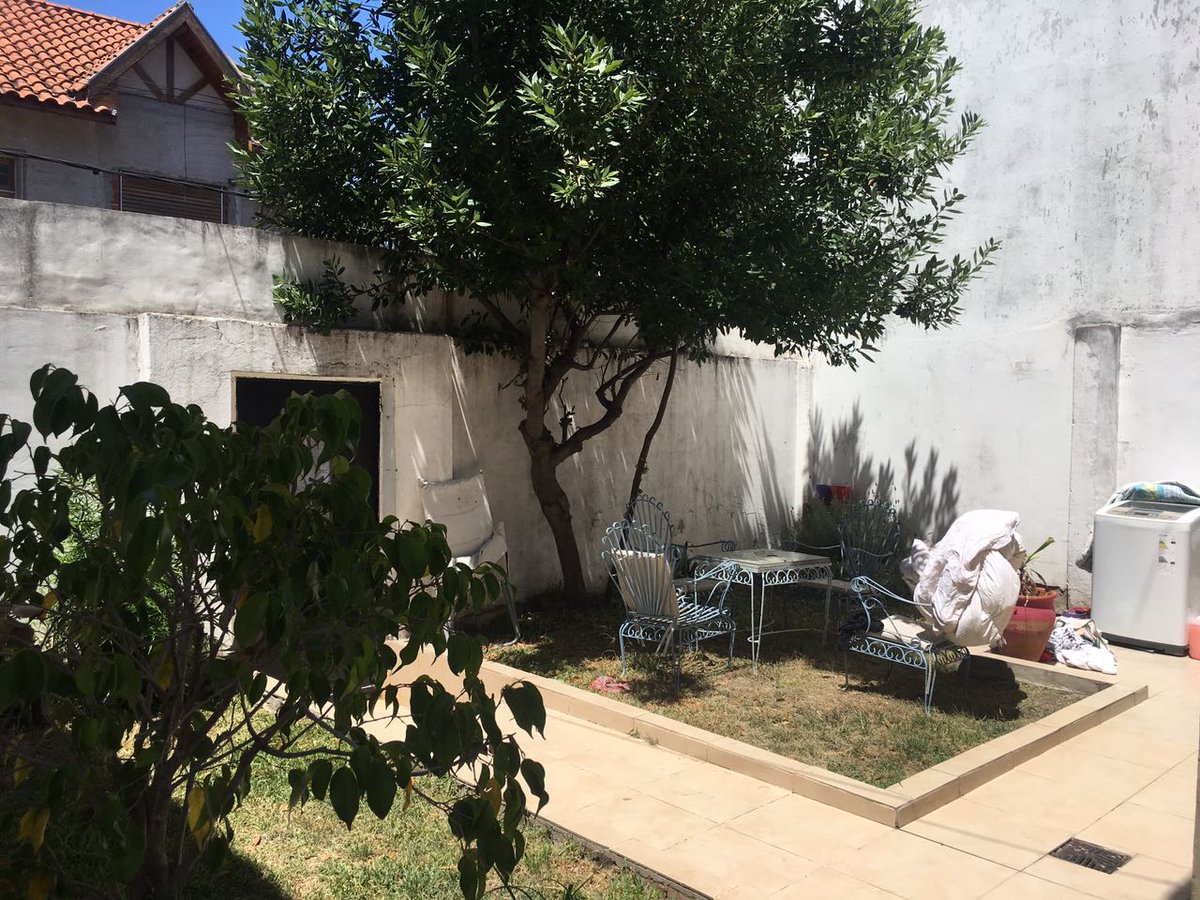 NiroInmo's tweet photo. 🔊#VENTA #casa🏡 #3ambientes en #Devoto. #APTOCRÉDITO
El lote es de 8.66 x 17 gua, con distribución tipo chorizo, remodelada de forma moderna. Dos dormitorios con pisos de pinotea, living comedor, baño completo revestido en piedra y gran cocina comedor.
El lote es de 8.66 x 17. https://t.co/6YsIWWPzu5