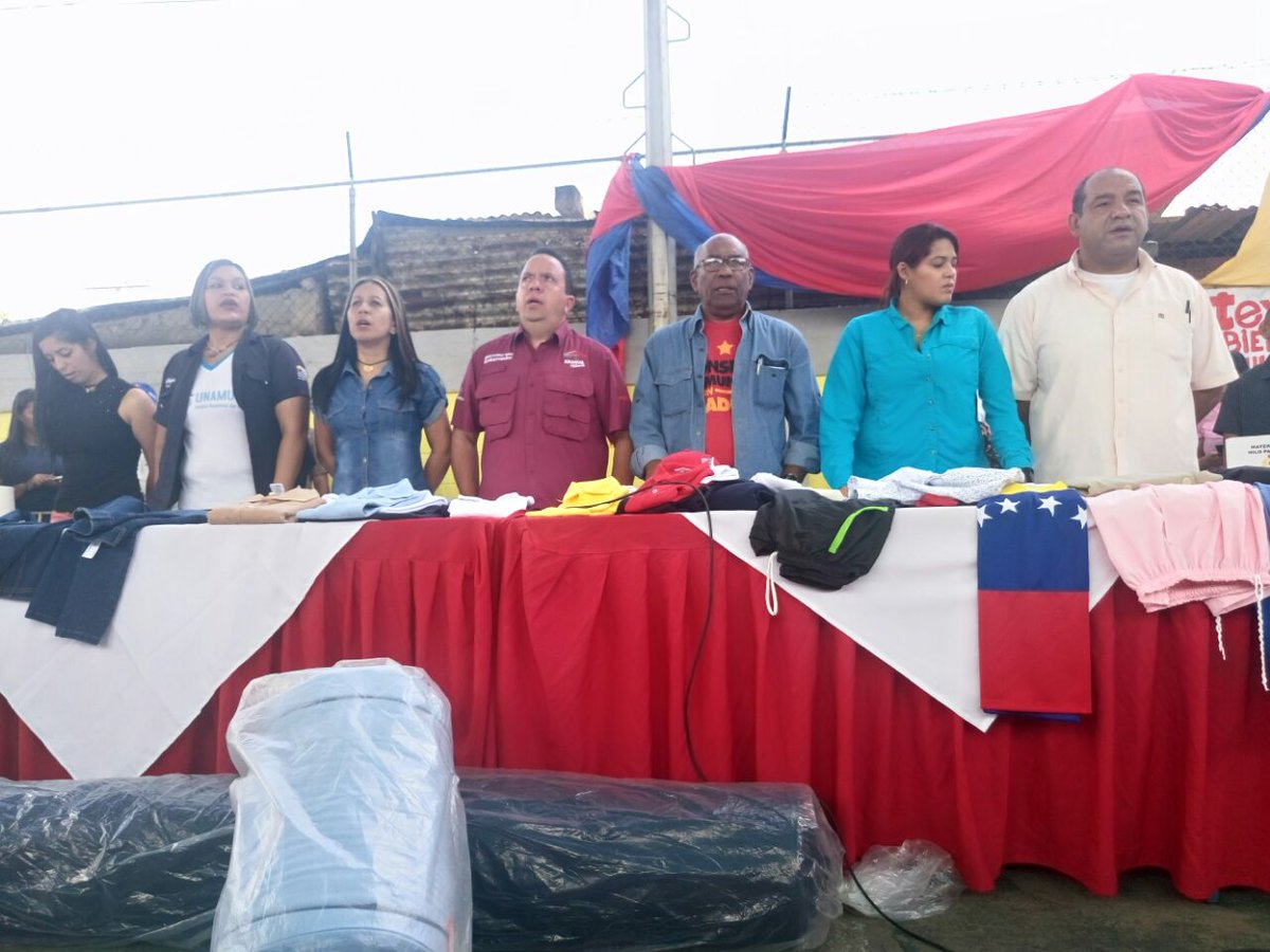 #AlMomento| Desde la UEN Creación Sorocaima #Aragua acompañamos al Ministro @psuvaristobulo  y al Gob <a href="/RMarcoTorres/">Rodolfo Marco Torres</a> en el Lanzamiento Nacional del Plan Textil 2018  #TodosQueremosDiálogoYPaz #JuntosPodemosMás