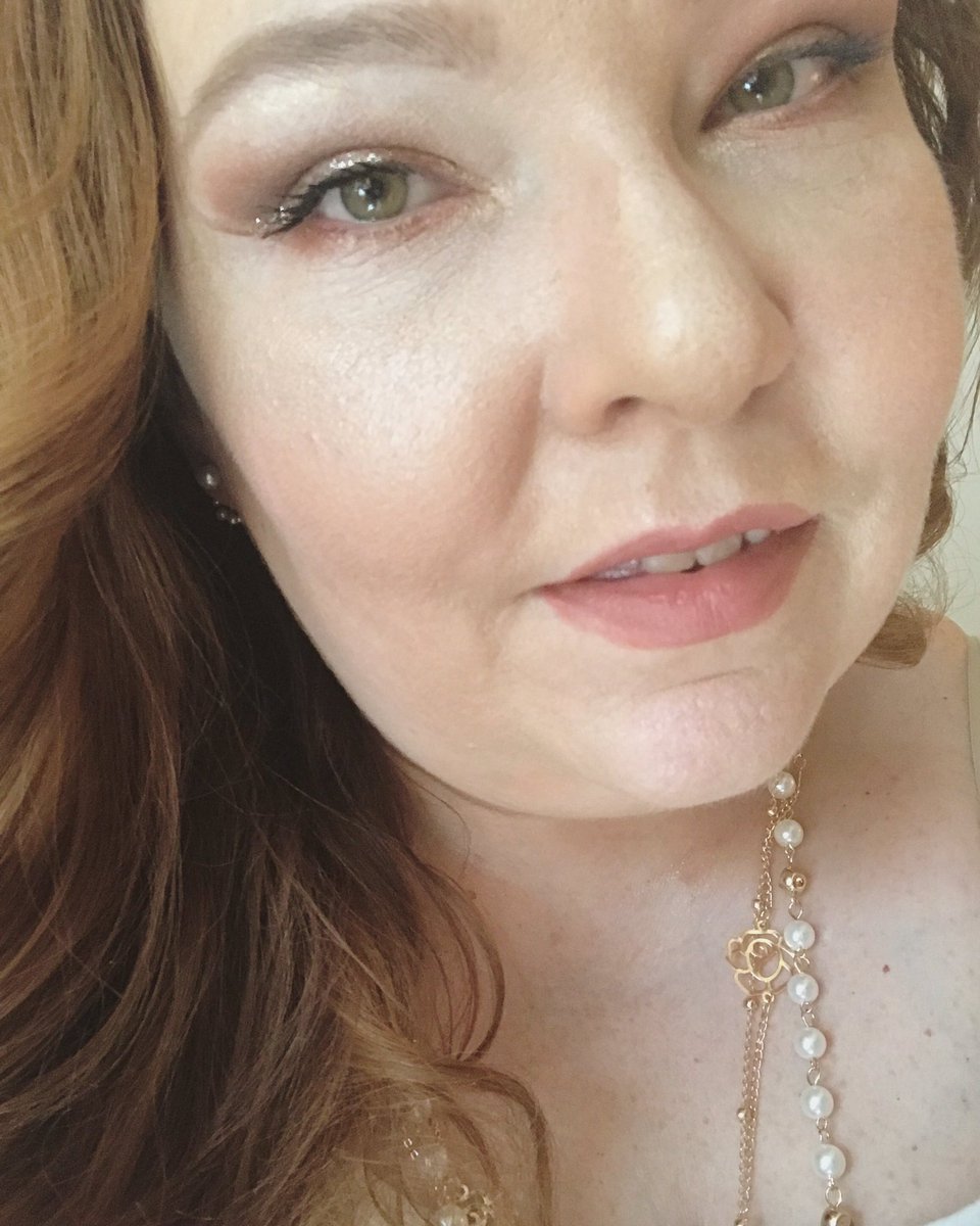 SoSweetLucidity's tweet photo. @tartecosmetics #swampqueen @BenefitBeauty #cheekparade @hudabeauty #bombshell https://t.co/Hc6Zhi6q3o