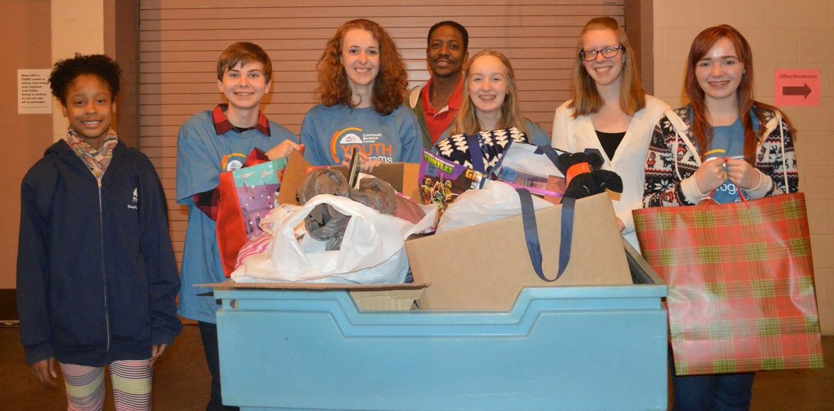 CincyMuseum's tweet photo. 🎁#WishWednesday! Our @CMCYouthProgram helped make wishes come true for youth &amp; families this past holiday season by sharing their time, talent and treasure alongside @Brighter_Lives! Interested in our Youth Programs? Applications are open thru Feb 24: https://t.co/DooVaWeLHx! https://t.co/PjD9cWtqdt