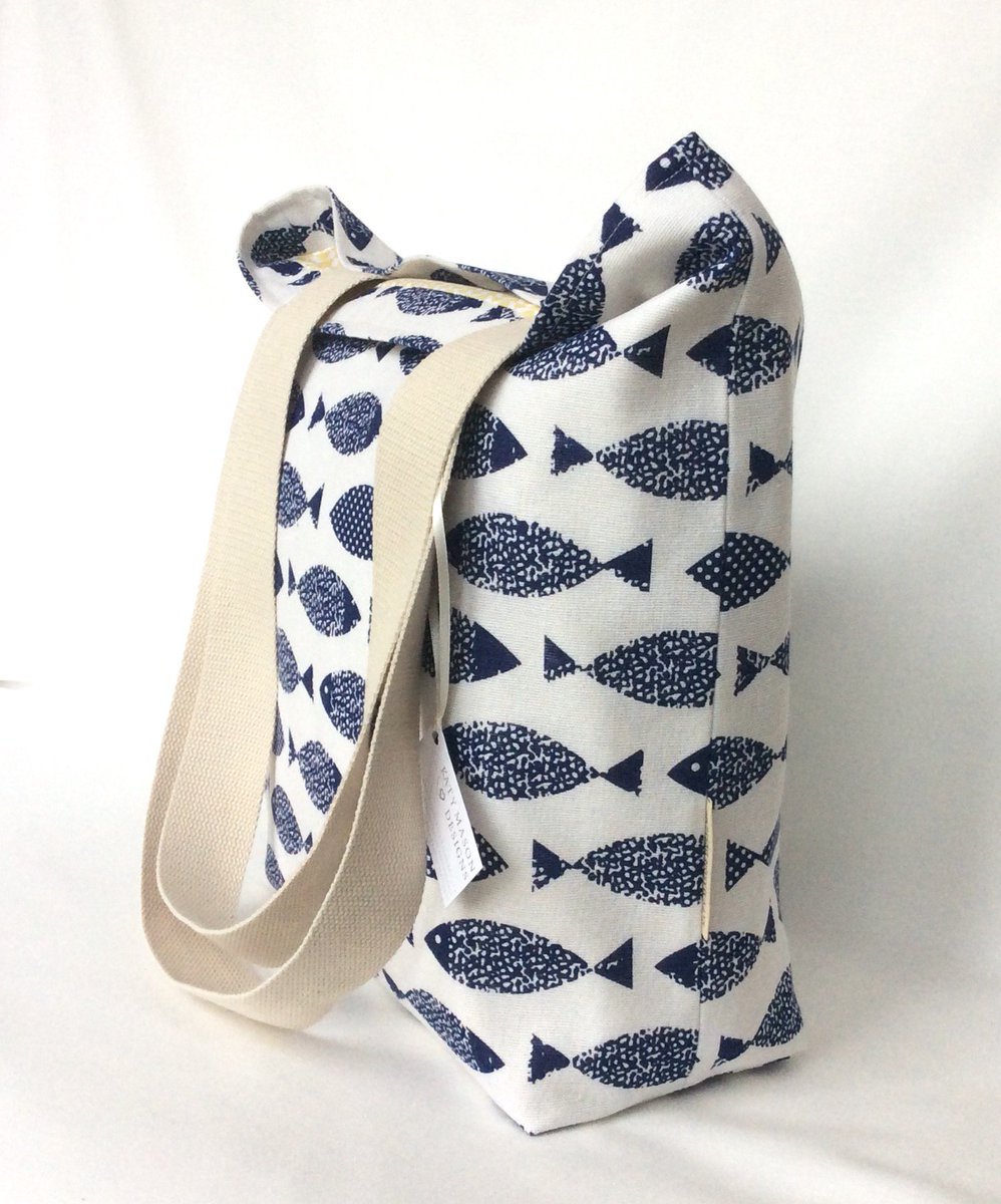 katymason32's tweet photo. #fishbag pretty yellow lining #handmadehour https://t.co/P8JaG4Uq7M https://t.co/wMQY8ynI3p