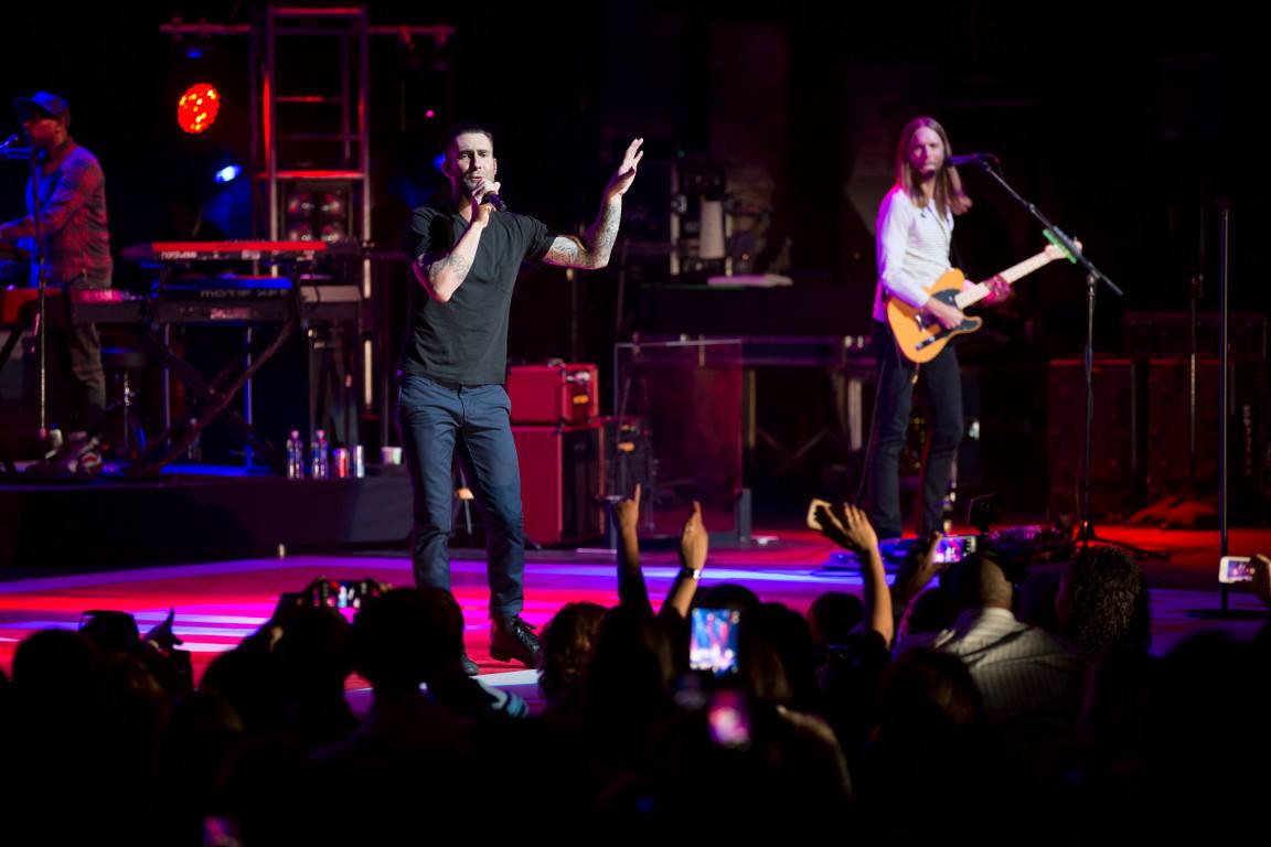 BeaconTheatre's tweet photo. Did you know on this day in 2014, @maroon5 performed here at the Beacon?! They performed hits like "Sunday Morning," "Makes Me Wonder," and "Payphone." #Maroon5 https://t.co/RMWsijs9qT