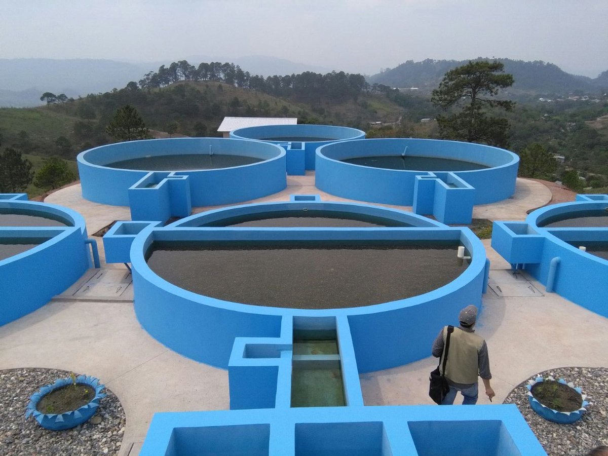 FHIS_HN's tweet photo. Más de medio millón de habitantes serán favorecidos con proyectos de agua y saneamiento en la zona rural y urbana del país en estos próximos dos años, mediante acciones ejecutadas por el gobierno central a través del IDECOAS.  #HondurasAvanza #IDECOAS #BCIE #ManosALaObra #Agua https://t.co/UPyAkAK4nr