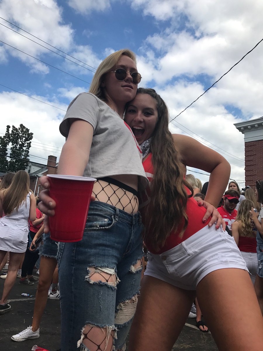 madi_shoemaker's tweet image. I love OSU because I have found friends through everything I am involved with. Whether it’s going to chapter, working out, or going to block for game days, I know I have my people ++ it has always been mine and my families dream to go to school here ❤️ #refreshmyroom
