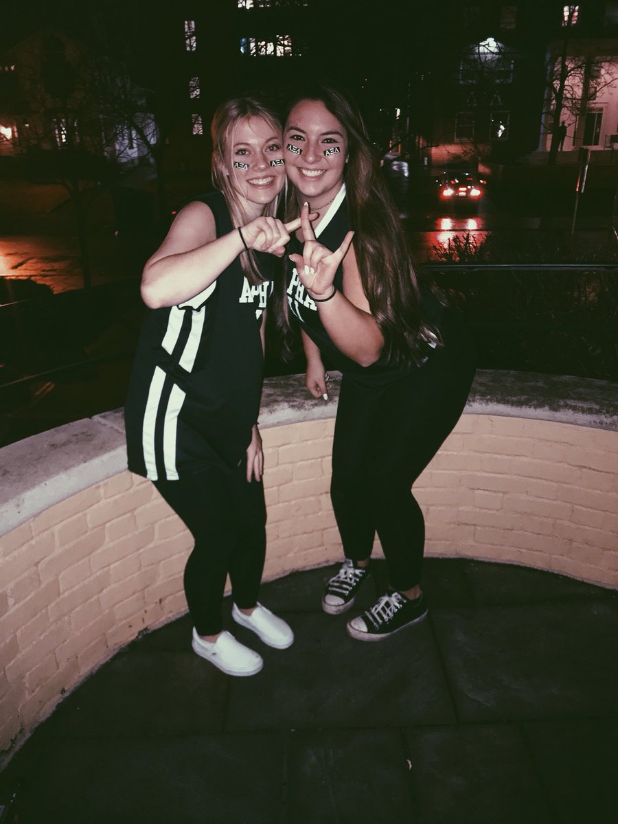 madi_shoemaker's tweet image. I love OSU because I have found friends through everything I am involved with. Whether it’s going to chapter, working out, or going to block for game days, I know I have my people ++ it has always been mine and my families dream to go to school here ❤️ #refreshmyroom