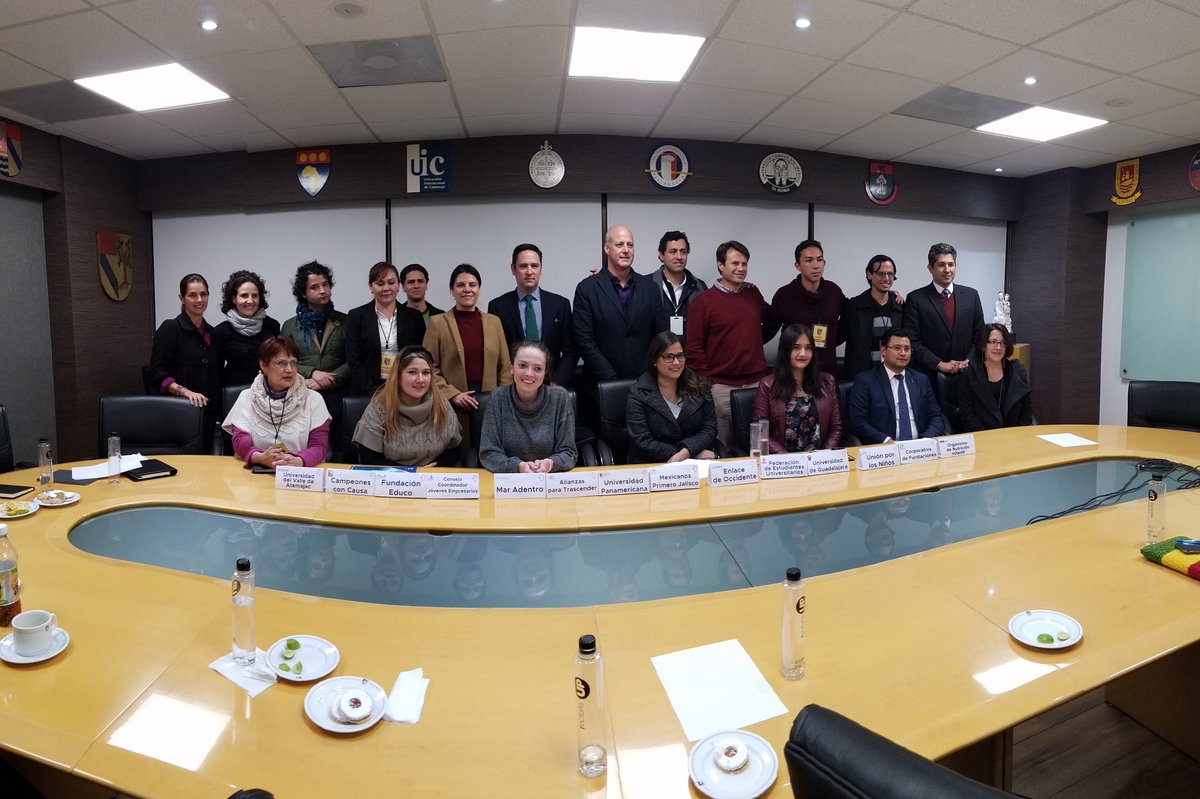 Mexicanos1oJal's tweet photo. Representantes de más de 30 organismos de la sociedad civil, instituciones académicas y universidades, así como organismos empresariales y ciudadanos, instalan el Comité #JaliscoEducado.

Conoce más en: https://t.co/HHm3p0H0m8 https://t.co/JjGk1gXQ4c