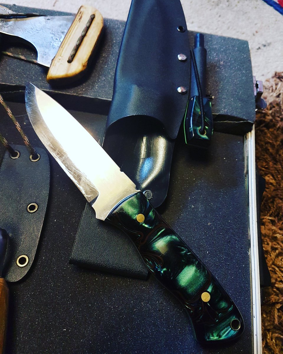 Stainless steel bushcraft knife.
#bushcraft #bushcraftknife #camping #outdoors