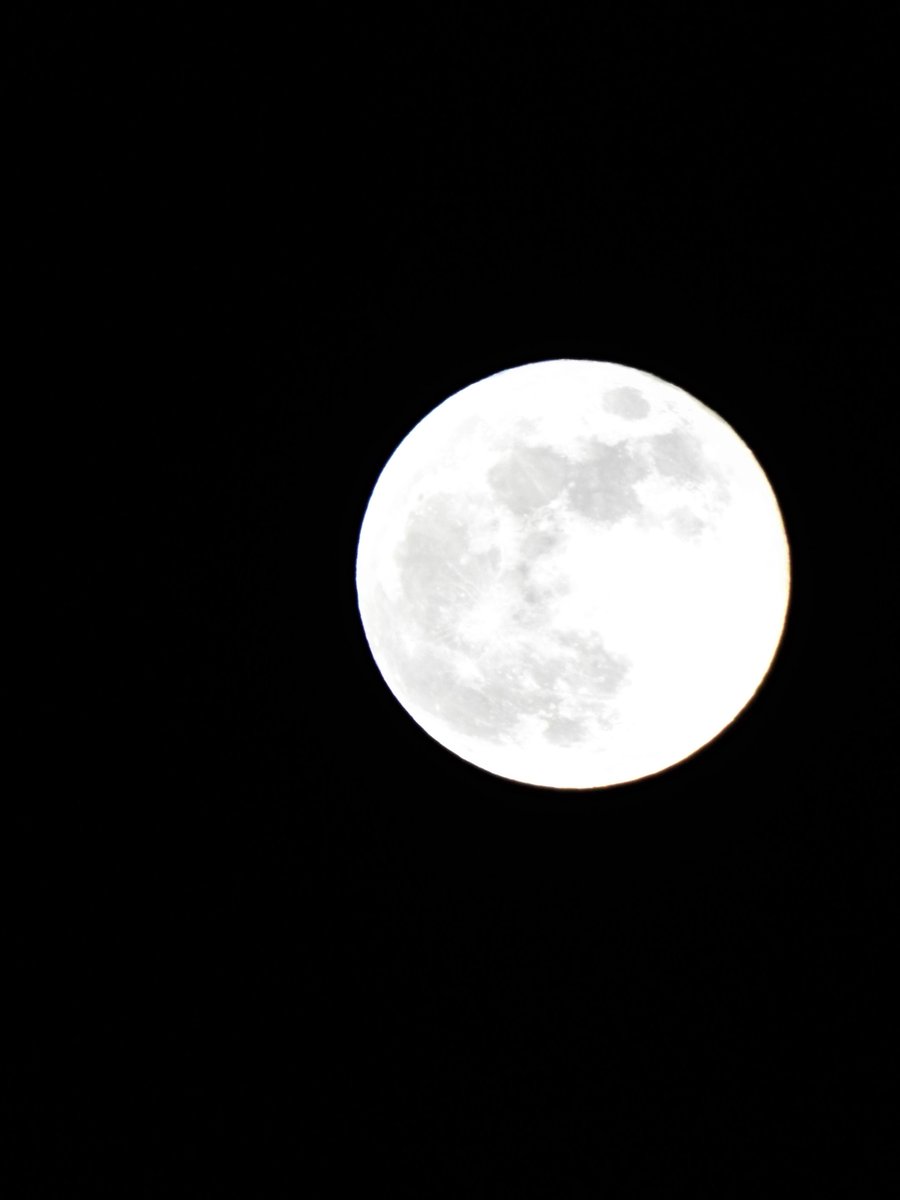 SteveBavin's tweet photo. After #Navywatch with HMS Westmister we were out again for #Supermoon2018 and #BlueMoon2018 here on Islay! All go this month!! Moon over Port Ellen and @Laphroaig then further round over later on with the lights of HMS Westmister shining almost as bright! https://t.co/l2tybAE7on