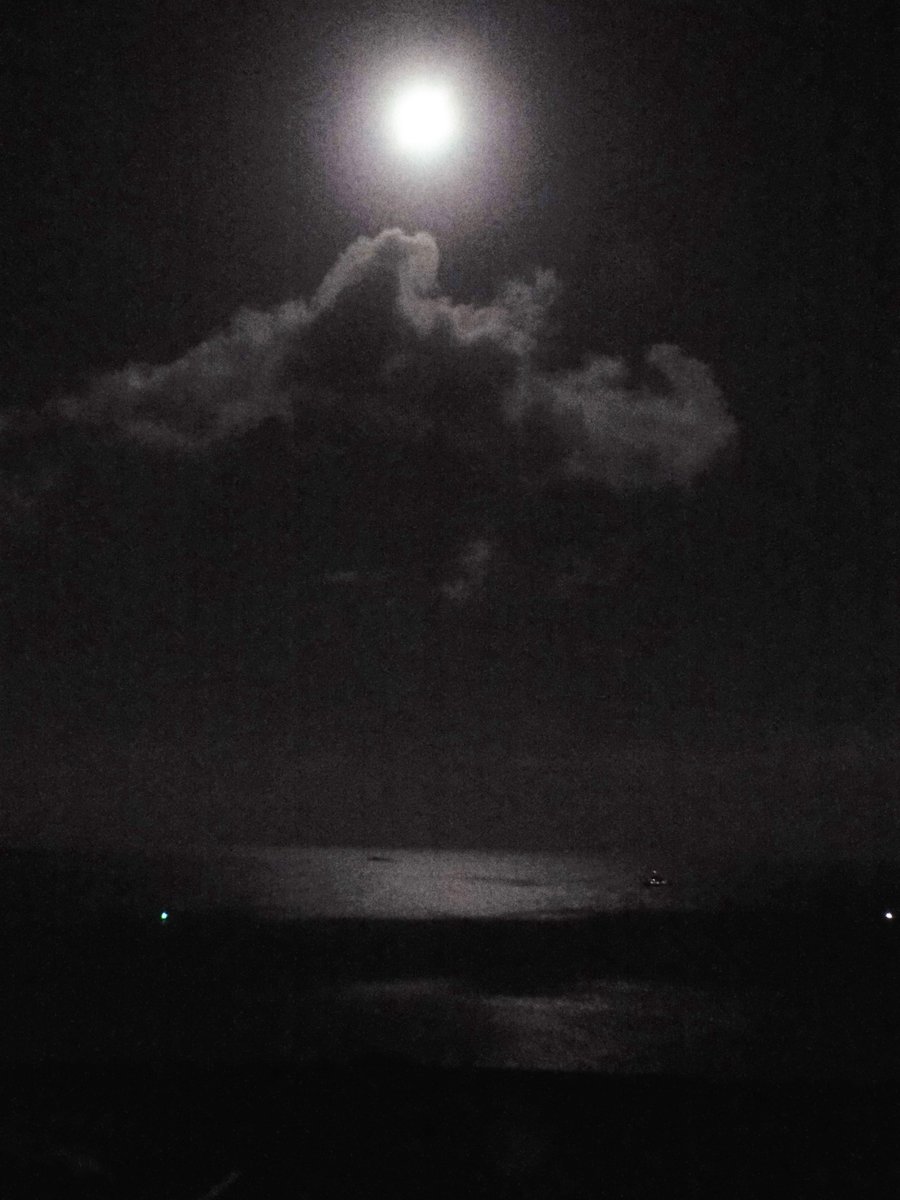 SteveBavin's tweet photo. After #Navywatch with HMS Westmister we were out again for #Supermoon2018 and #BlueMoon2018 here on Islay! All go this month!! Moon over Port Ellen and @Laphroaig then further round over later on with the lights of HMS Westmister shining almost as bright! https://t.co/l2tybAE7on