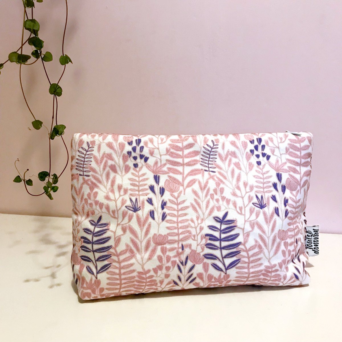 LDonovanDesign's tweet image. Upgrade your makeup bag!🌟 Our Hana print cosmetic bag 💕 Lined with water resistant pvc for easy cleaning and slightly padded to keep all your #makeup and glass bottles safe 💅

louisedonovan.co.uk/shop

#EastMidsHour #wnukrt #shopnotts #makeupbag #valentinesdaygifts #giftsforher