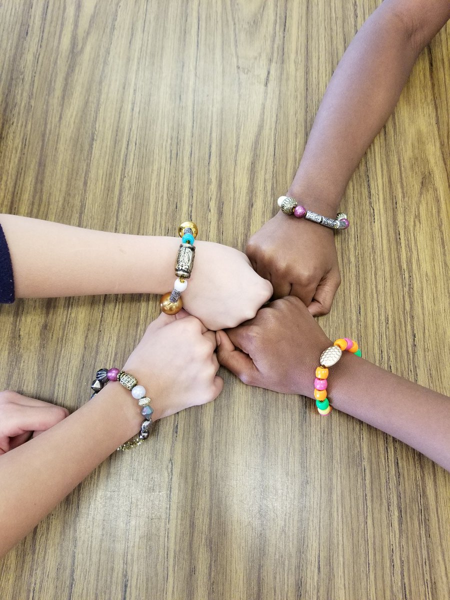 Lund_2ndGrade's tweet photo. 2nd &amp; 3rd grade Jewelry Making Club! They did such a great job creating amazing bracelets today! https://t.co/oyjKFXYtwQ