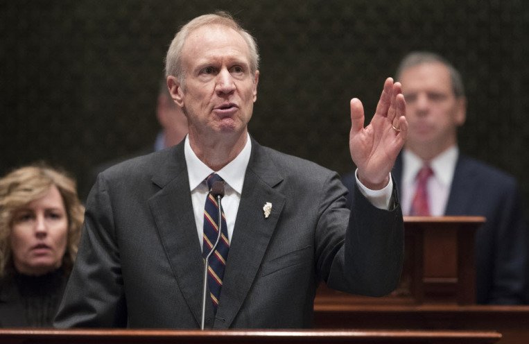 Suntimes's tweet photo. .@GovRauner's State of the State vow: ‘Time we do what the people of Illinois want’ https://t.co/52XKvfByAR
Read the full transcript of the #ILSOTS here: https://t.co/VA41acGIYr https://t.co/tTw5O9TJT7