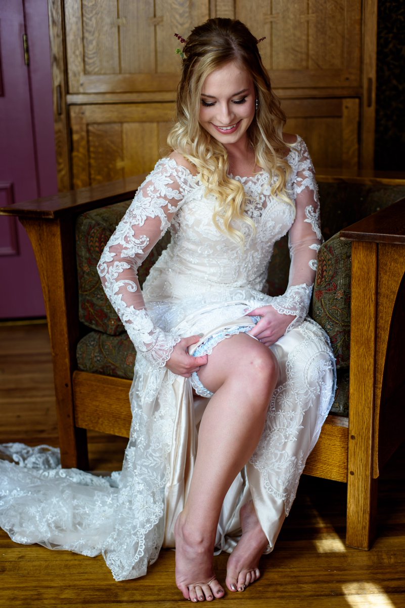 CasablancaBrida's tweet photo. This #WeddingWednesday, we have a love story up our sleeves that will suit your rustic wedding needs. Colorado bride Alyssa creates a #CasablancaCustomized masterpiece by adding off-shoulder illusion sleeves inspired by #Style2169 onto #Style2232 Tulip.// https://t.co/xUKCD4yums https://t.co/Yiei9Np2Xx