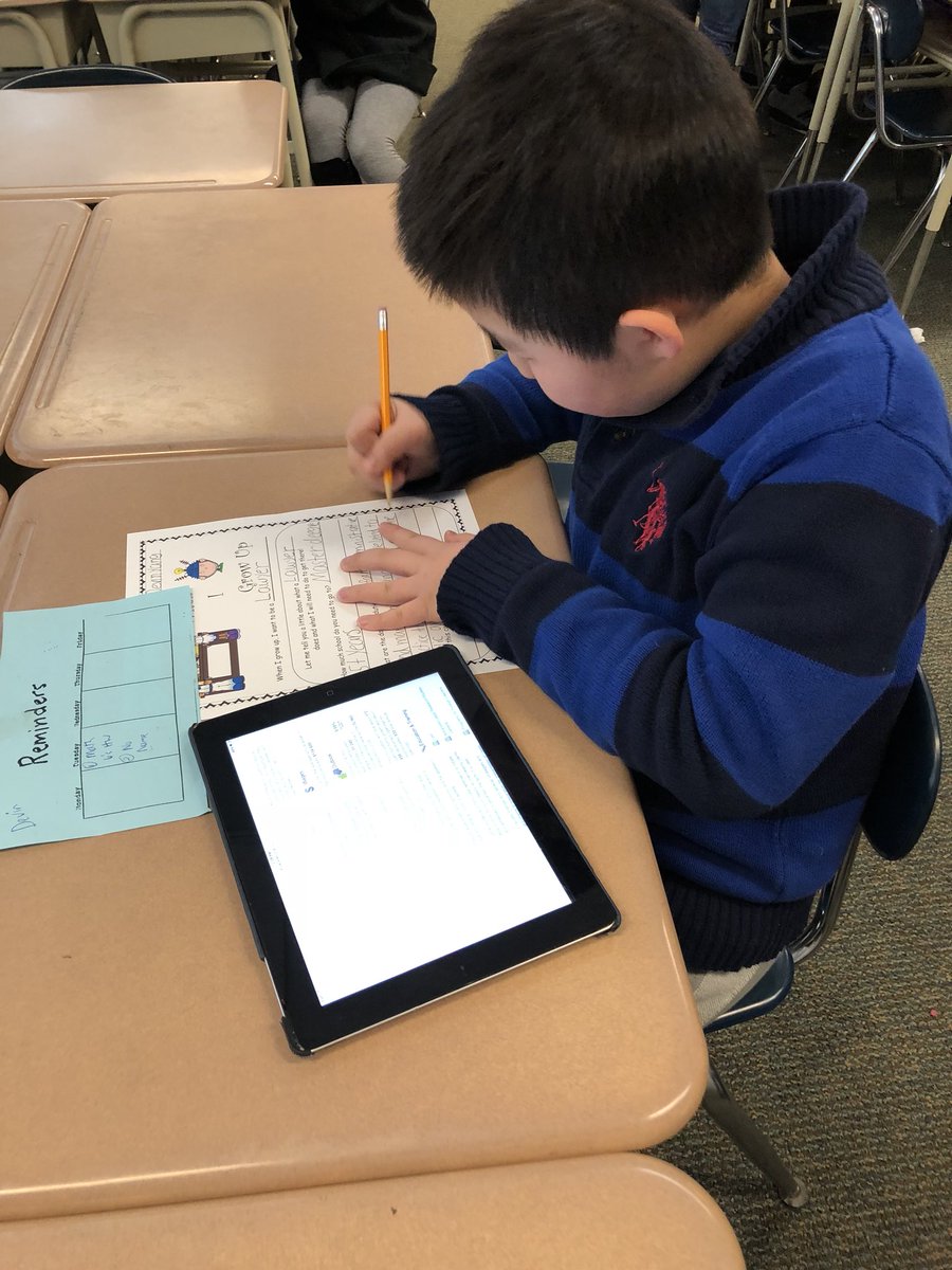 CounselorBritt's tweet photo. Mr. Kaley’s class taking interest inventories to find out their Holland Code and if that matches with the career they explored! #findingtheirspark #chapter339 @HardingCedars https://t.co/l9YK5VFN8U