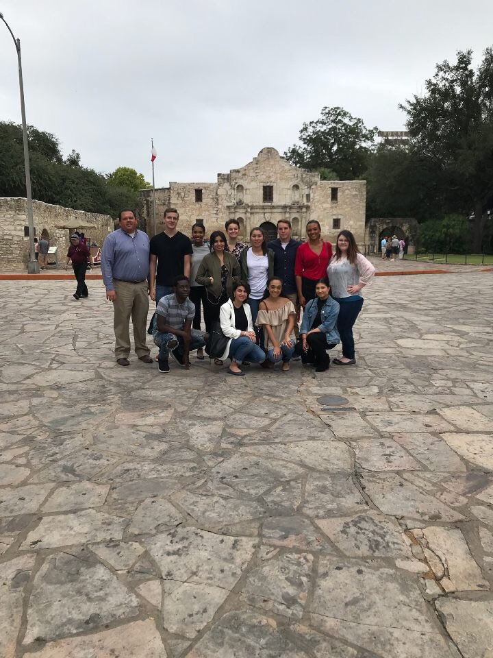 madisontetrauIt's tweet photo. 7. Little-known fact: Texas State offers Living Learning Communities (LLC) for a lot of majors! They’re a great way to make friends &amp; become really involved in the career field you’re working towards! #FDOM18 #TXST https://t.co/idHGJMBDnf