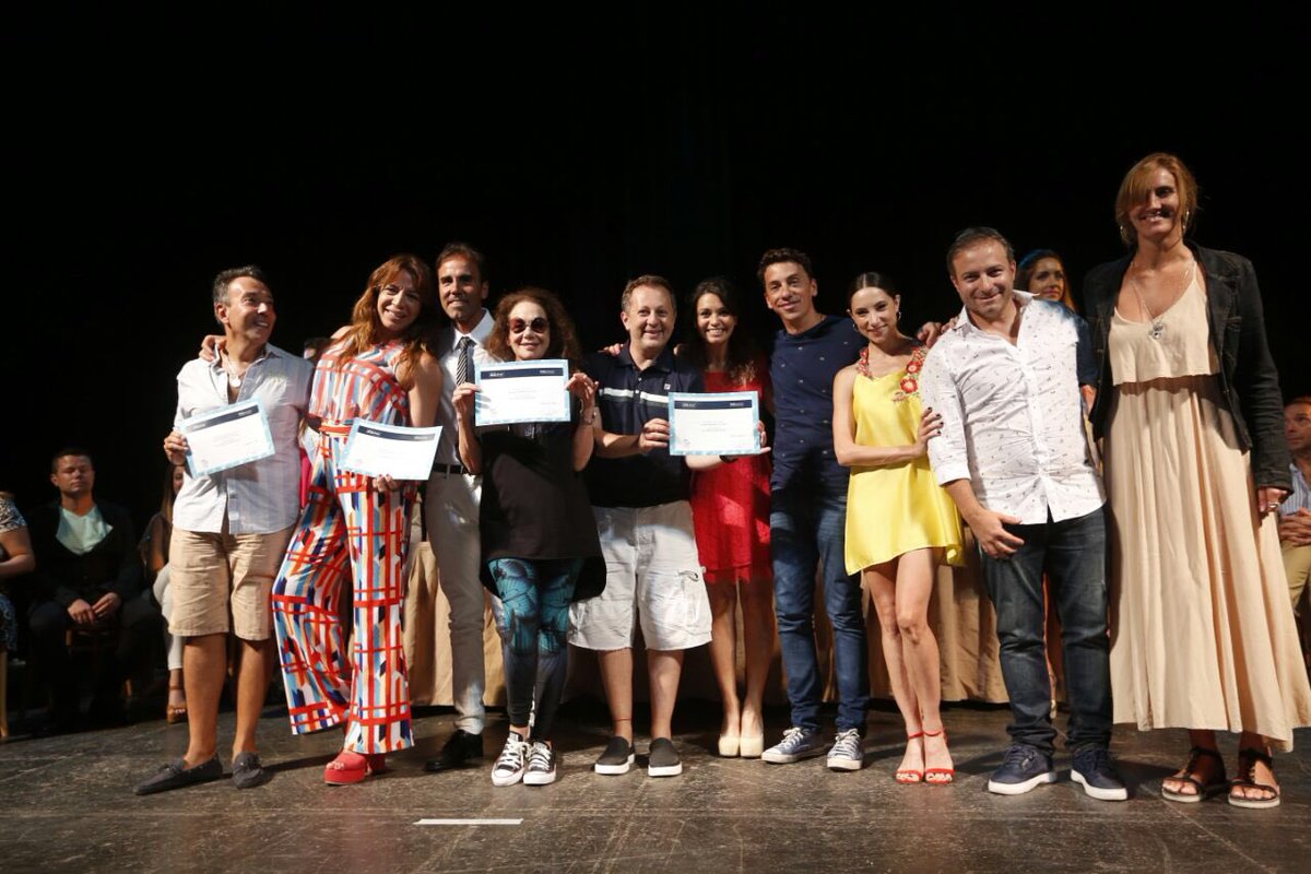 mardelplata's tweet photo. #AHORA | Entrega de diplomas a los nominados para los premios #EstrellaDeMar2018 ⭐️ https://t.co/3VzldfBnR8